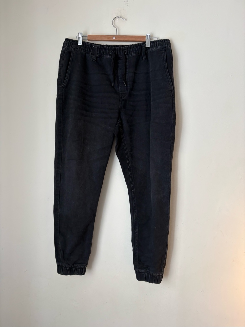 Aeropostale Black Jogger Sweatpants with Elastic Cuffs Mens Large